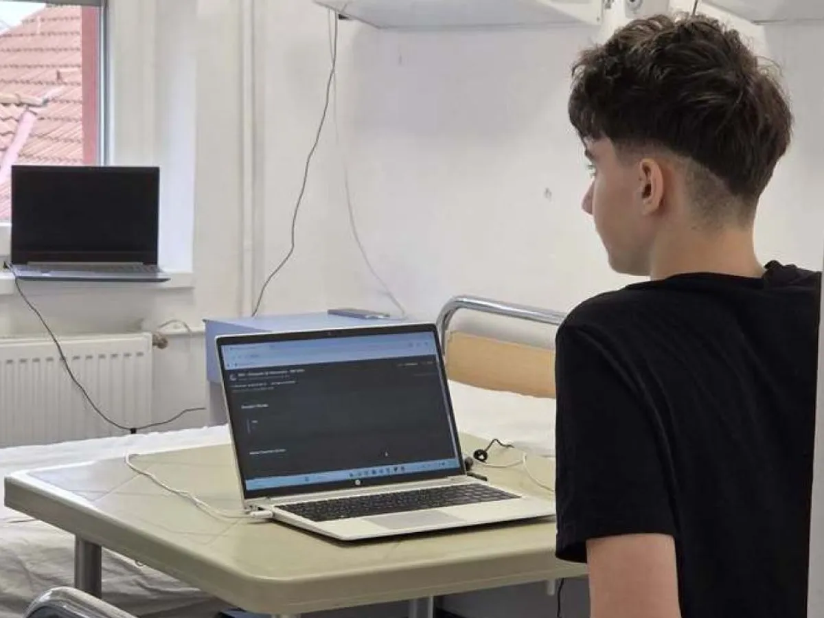 Exemplu de voință: elev din Târgu Jiu dă Olimpiada de Informatică din spital, la două zile după operație
