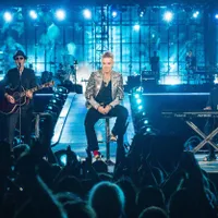 Cântăreţul pop Robbie Williams l-a devansat pe Elvis Presley devenind artistul solo cu cele mai multe albume pe prima poziţie în clasamentele din Regatul Unit - Foto: Profimedia Images