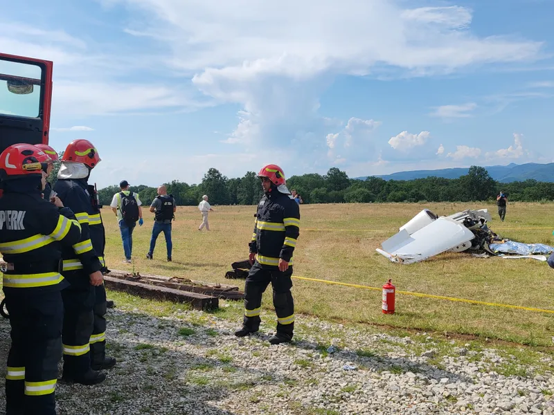 Un avion de mici dimensiuni s-a prăbușit în zona Orăștie. Pilotul nu a supraviețuit accidentului - foto: ISU Hunedoara
