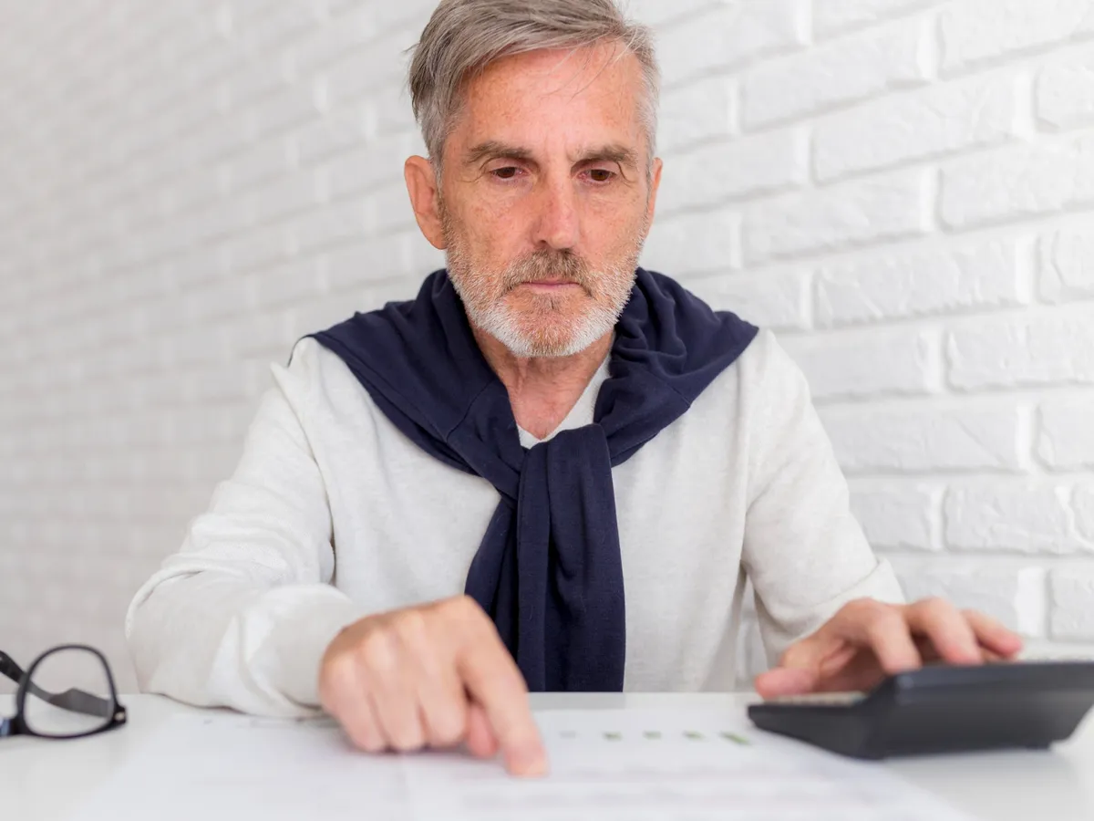 Ajutor la pensie pentru facturi. Ce trebuie să respecte pensionarii, pentru a beneficia de sprijin - Foto: Freepik (Imagine cu rol ilustrativ)