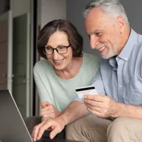 BCR BRD Raiffeisen au virat pensie pe card aseara târziu. În ce orașe pensionarii pot ridica banii?	- Foto: Freepik