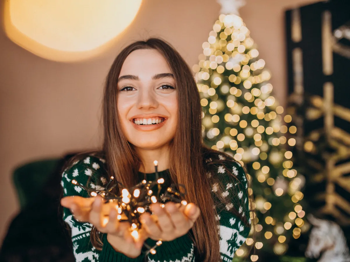 A vrut să aducă atmosfera Crăciunului în scara blocului dar vecinii au făcut reclamație. De ce erau deranjați?