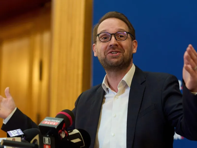Vicepreşedintele USR Dominic Fritz, pe 10 aprilie, în conferinţă de presă - Foto: Profimedia Images
