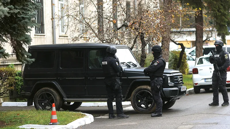 Mașina cu care Horațiu Potra venea la București și în care au fost găsite pistoale, cuțite, arme albe și bani - Foto: INQUAM PHOTOS/ George Călin