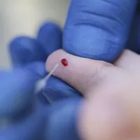 20% din persoanele vaccinate pot să se infecteze cu COVID-19 și să transmită boala. Foto Inquam Photos/Octav Ganea