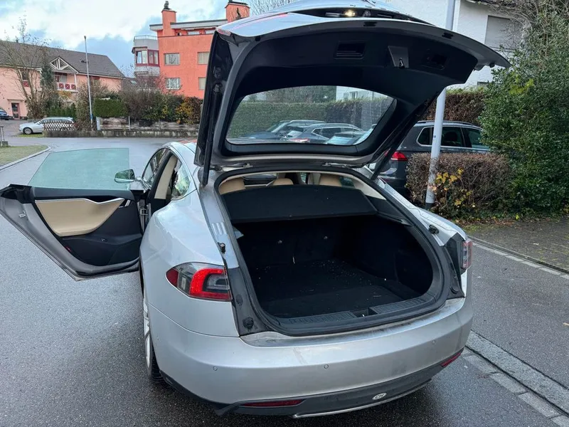 Mașina electrică, bani aruncați. Tesla Model S, la vânzare după 8 ani și 160.000 km cu 80% reducere - Foto: captură ecran