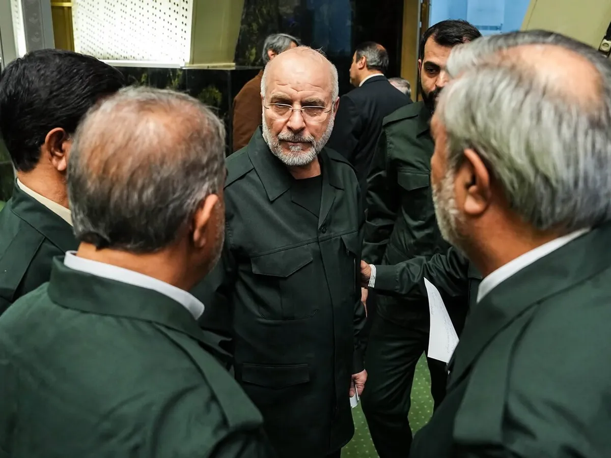 Președintele Parlamentului iranian, MOHAMMAD BAGHER KHALIBAF, în uniformă a Corpului Gărzilor Revoluționare Islamice (IRGC), participă la o sesiune a Parlamentului, februarie 2026 - Foto: Profimedia Images