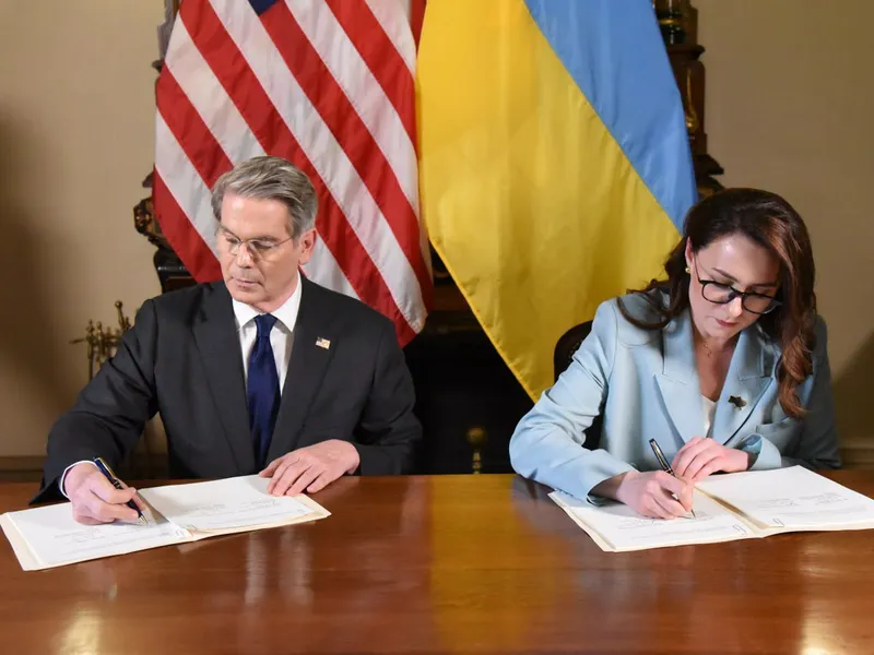 Semnarea contractului cu minerale rare a deblocat vanzarea de arme americane către Ucraina - Foto: Profimedia Images (imagine cu rol ilustrativ)