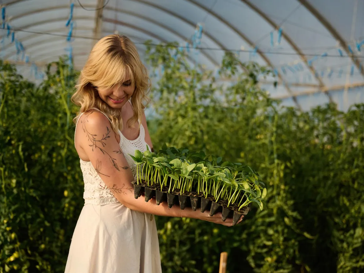 Femeie în seră - Foto: Freepik (Imagine cu rol ilustrativ)