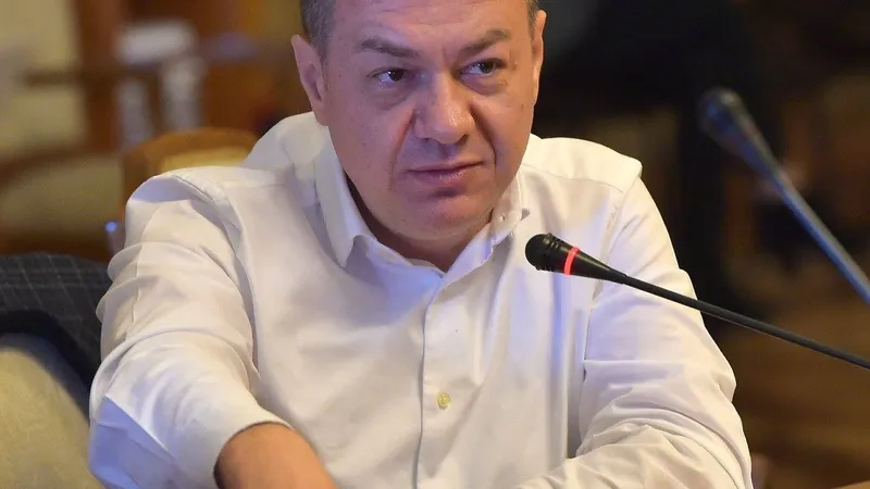 Ministrul Culturii Bogdan Gheorghiu, acuzat că sprijină mafia imobiliară prin slăbirea legislației. Foto: pagina personală Facebook