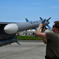 România își cumpără rachete ultramoderne pentru F-16. Lovesc de la zeci de kilometri  - Foto: Profimedia images