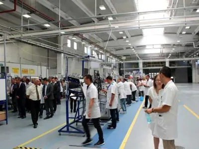 Unul dintre cei mai mari producători de cablaje auto închide una dintre cele 3 fabrici din România - Foto: jurnalulolteniei.ro