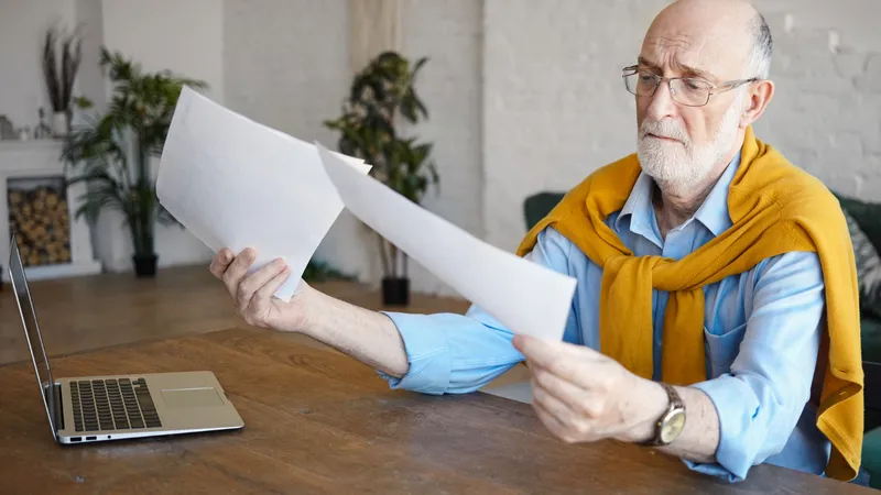 OFICIAL Cum ajung fluturașii cu pensia recalculată la pensionari? Se trimit în ordine alfabetică? - Foto: Freepik