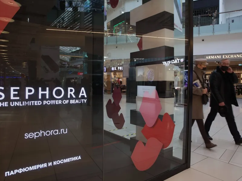 Sephora, brand de produse pentru înfrumuseţare al LVMH, a anunțat că vinde filiala din Rusia. / Foto: Profimedia