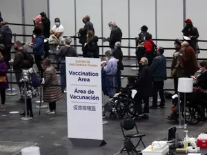 Vaccinarea anti-COVID-19, obligatorie pentru toţi angajaţii publici din New York. / Foto: nbcnews.com