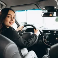 O categorie de șoferi români nu va mai putea conduce cu peste 90 km/oră și nici noaptea - Foto: Freepik