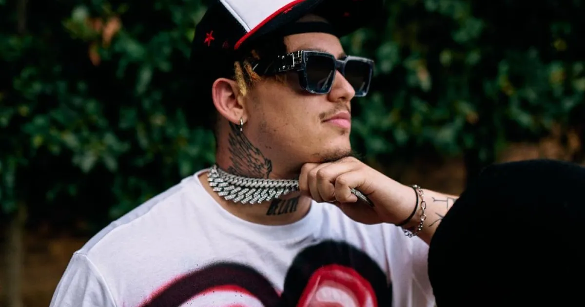 VIDEO Un rapper s-a prăbușit de pe scenă și a murit subit în timpul ...