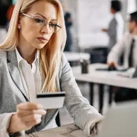 O escrocherie fură datele și banii instant. Primești un mail în numele băncii că ai contul blocat - Foto: Freepik.com (rol ilustrativ)