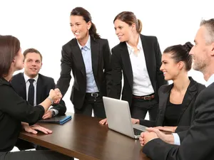 Care români primesc 2.250 de lei în plus la salariu dacă merg la serviciu? - Foto: pixabay (rol ilustrativ)