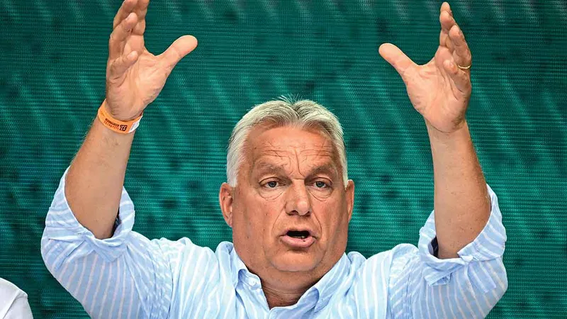 Viktor Orbán la Tușnad, locul preferat de unde își lansează ideile revizioniste, xenofobe, rasiste, anti-europene și pro-ruse - Foto: Profimedia Images