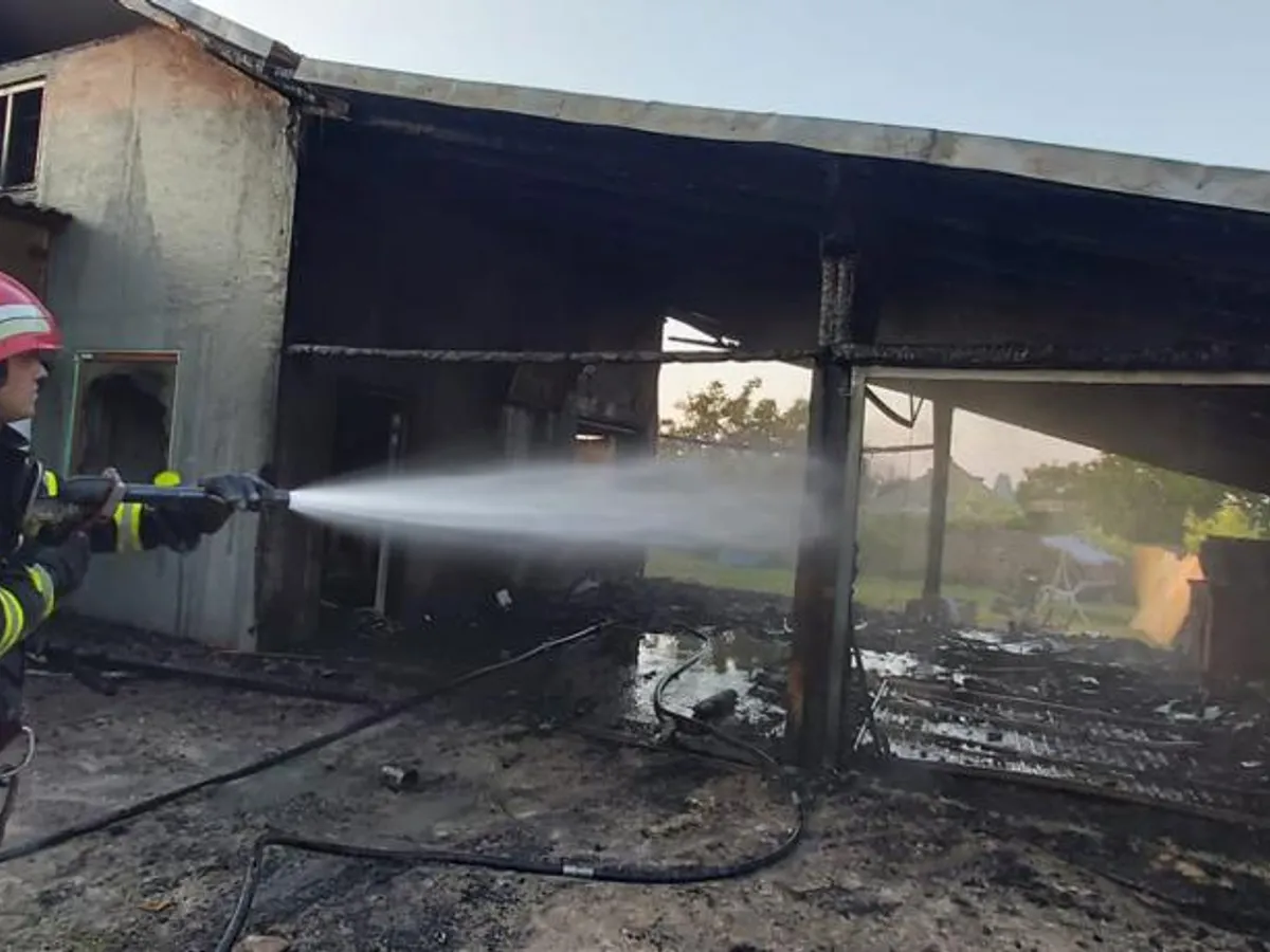 Flăcările au fost stinse de pompierii ajunși de urgență. FOTO: ISU Tulcea