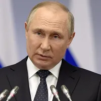 Vladimir Putin semnează un decret secret - Foto: Wikimedia/Presidential Executive Office of Russia/CC BY 4.0