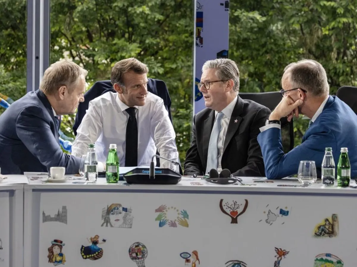Polonezul Tusk, francezul Macron, britanicul Starmer şi germanul Merz, la Summitul de la Tirana - Foto: Profimedia Images