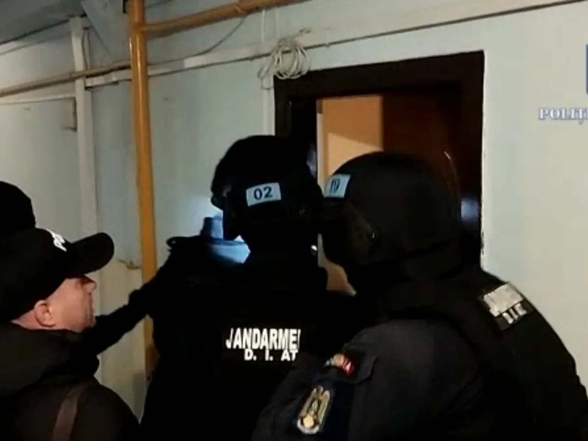 Mascații și procurorii fac percheziții la mai multe asociații de proprietari din Târgu Mureș Foto: Politia Română