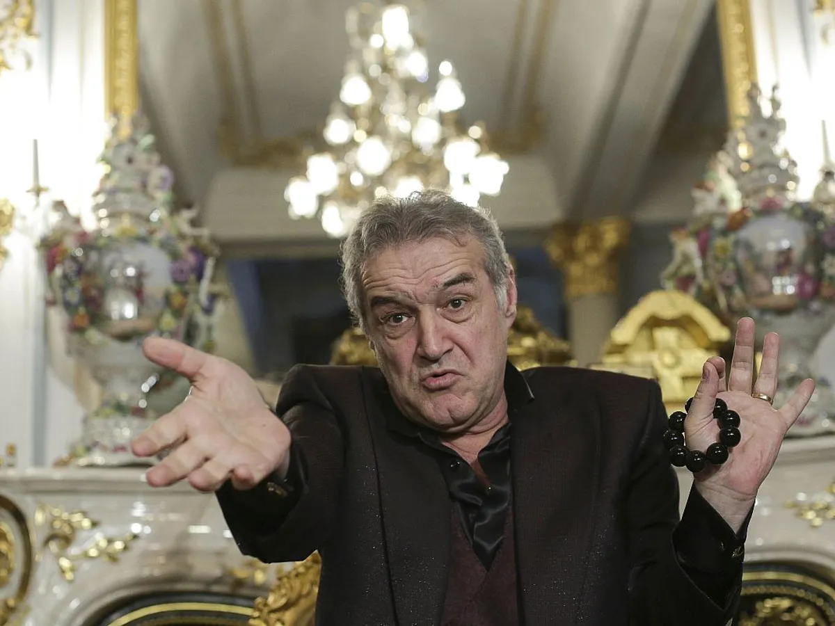 Gigi Becali, în timpul unei conferinţe de presă - Foto: INQUAM PHOTOS/Octav Ganea