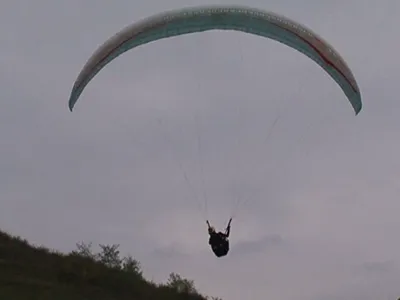 Incident grav la Brașov. Un instructor de parapantă a murit sub privirile elevului său. Ce a urmat? - Foto: Istock / imagine cu rol ilustrativ