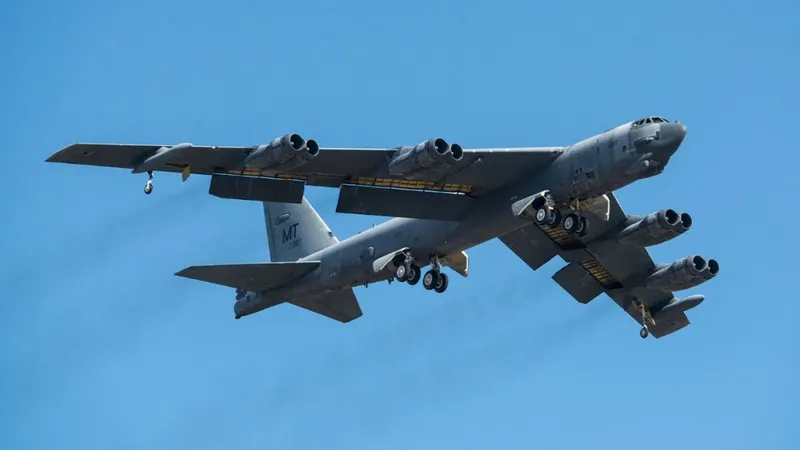 Forțele aeriene americane lansează rachete hipersonice de pe un bombardier B-52/foto: usdefense