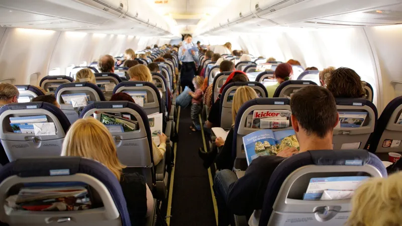 Locurile din avion evitate de pasageri. Sunt cele mai ieftine și cele mai sigure în caz de accident - Foto: Profimedia images