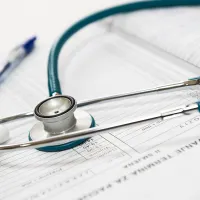 Medic din Timișoara și membru PSD, plătit cu 17.000 de lei pe lună, lua bani de la pacienți / Pexels