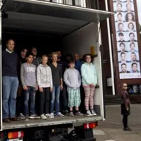 44 de migranți ascunși într-un TIR, depistați de polițiștii de frontieră din Arad/FOTO: irishtimes.com