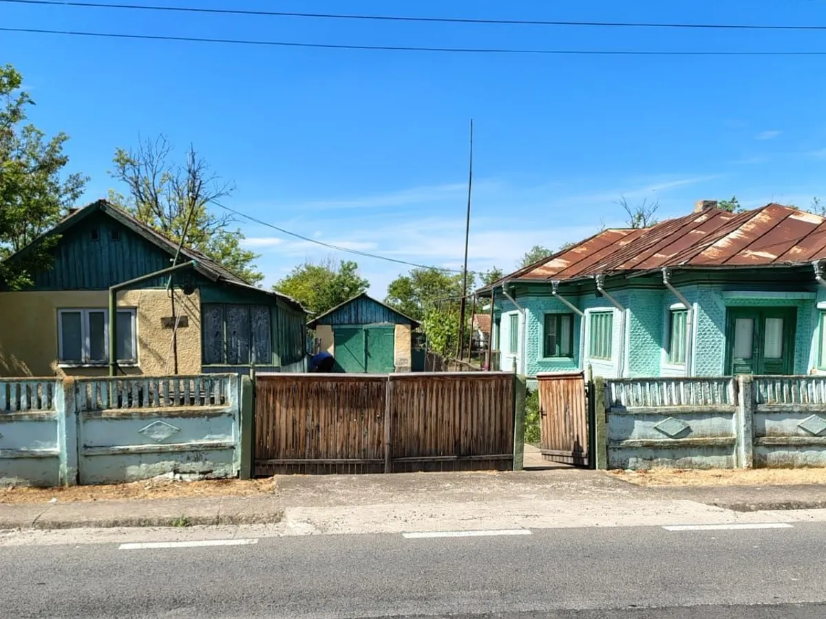 Cu ce sumă se vinde o casă bătrânească ”solidă ca bunica atunci când arunca cu papucul”? E virală - Foto: Facebook