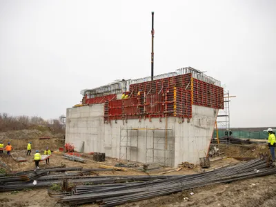 Lucrări la „Podul de flori” de la Ungheni - Foto: Facebook / Guvernul Republicii Moldova