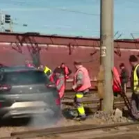 Directorul CFR Călători: Mecanicul de locomotivă a depăşit controlat semnalul pe culoarea roşie - Foto: captură video Digi24