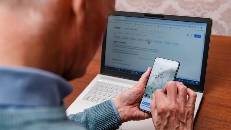 „Smishing”-ul, o metodă din ce în ce mai folosită de hoții online. Cum funcţionează? Implică SMS - Foto: Profimedia Images