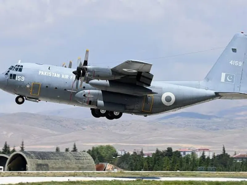 Un avion pakistanez, la Kabul. FOTO: Facebook