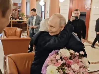 Putin și-a scos fosta dirigintă la cină. A venit la volanul unui SUV Aurus să o ia de la hotel