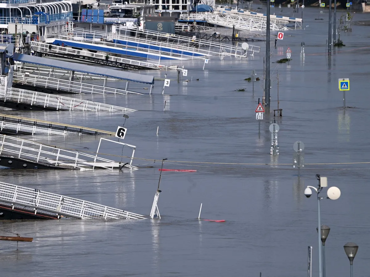 Viitura pe Dunăre va lovi România peste 9 zile. Cum vor autoritățile să-i facă față? - Foto: Profimedia Images (imagine din Budapesta)