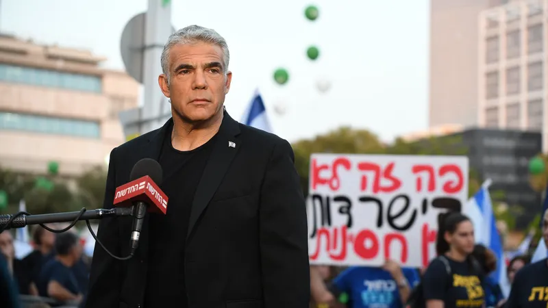 Yair Lapid îl va înlocui pe Benjamin Netanyahu la șefia guvernului. Foto: Yair Lapid/facebook