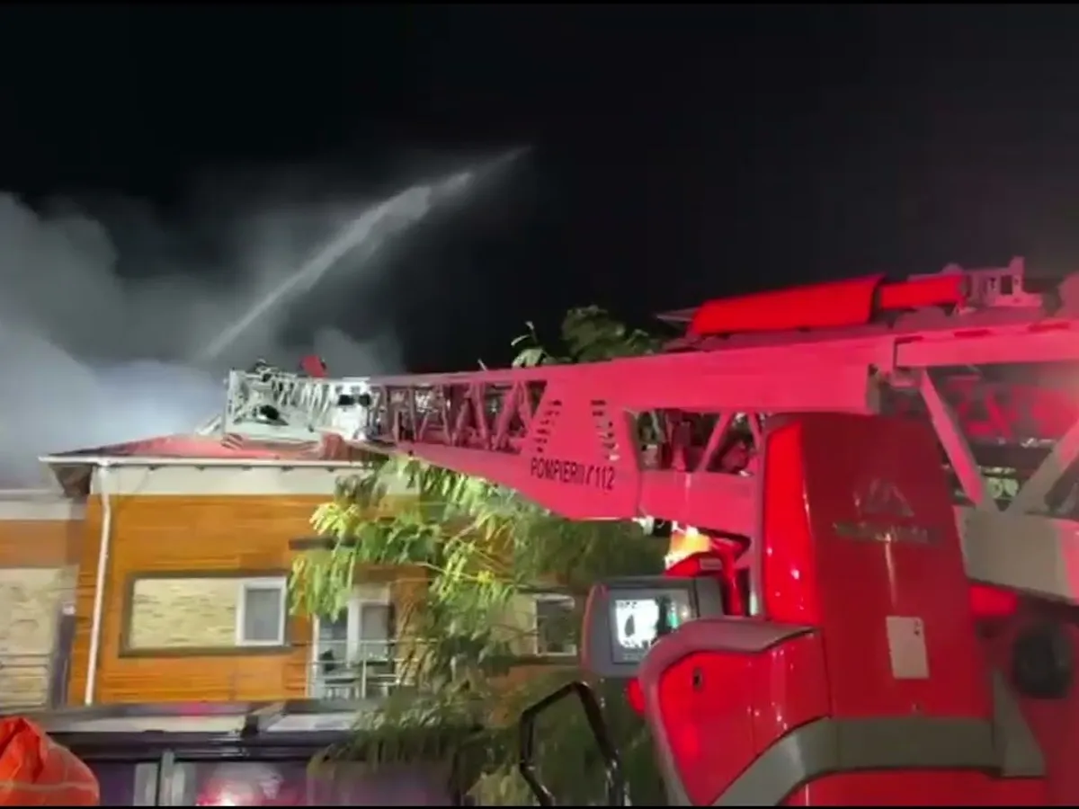 Incendiu la o pensiune din Mahmudia: 46 de turiști, printre care 5 copii, evacuați la timp