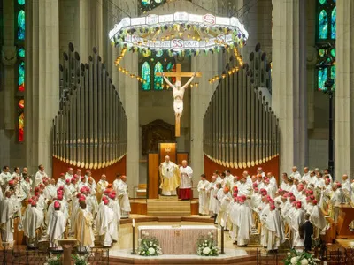 VIDEO Incidente la Bazilica Sagrada Familia, în timpul ceremoniei la care participa Papa Leon. 600 de oameni au fost evacuați