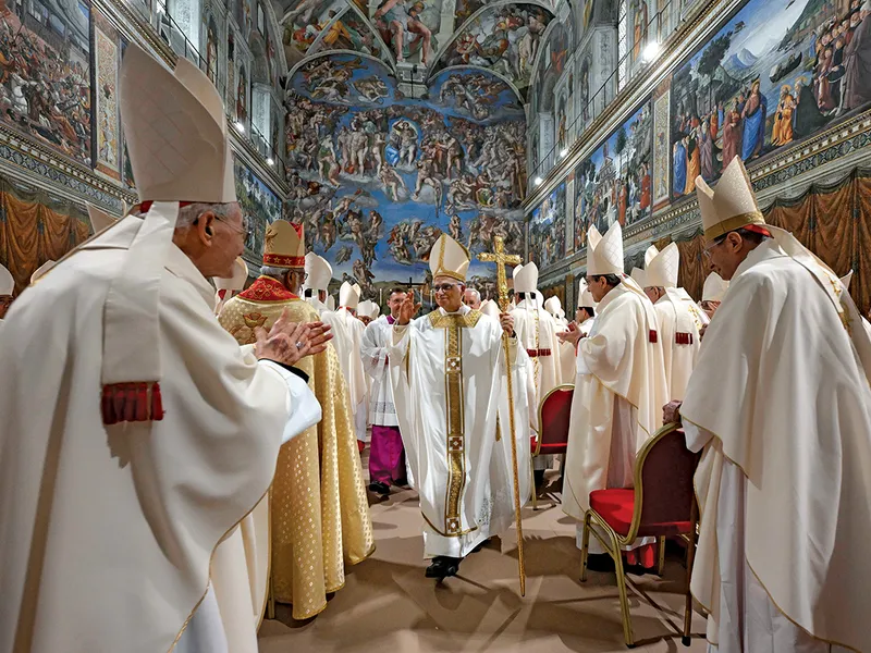 ZORI NOI Papa nou ales pleacă după ce a celebrat Sfânta Liturghie la Capela Sixtină, a doua zi după alegerea sa ca al 267-lea pontif
