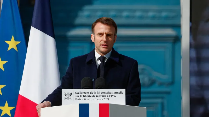 Emmanuel Macron anunță scenariul în care Franța va trimite trupe în Ucraina: „Acestea sunt hărțile” - Foto: Profimedia images