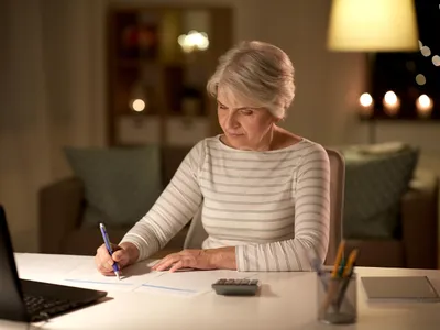 Pensionară la pensie - Foto: Freepik