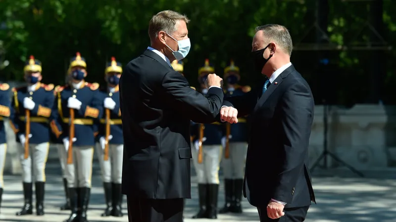 Preşedintele Klaus Iohannis şi omologul polonez, Andrzej Duda. / Foto: universul.net