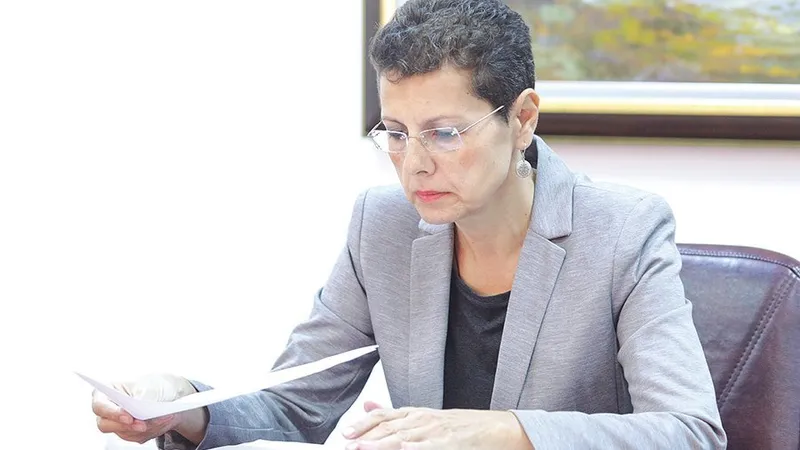 Procurorul Adina Florea a renunțat până la urmă să mai  candideze la șefia SIIJ (dreapta sus). Sute de mii de oameni au protestat față de modificările aduse legilor justiției de către PSD-ALDE - Foto: INQUAM PHOTOS/ Octav GAnea
