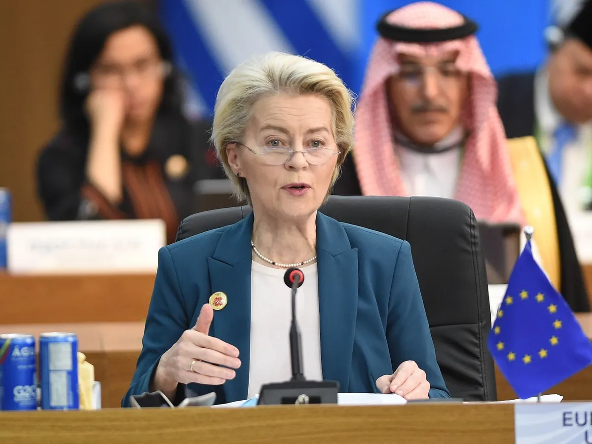 Ursula von der Leyen, medic de profesie, a salvat un pasager la bordul unui avion. Ce s-a întâmplat - foto: Profimedia Images (rol ilustrativ)